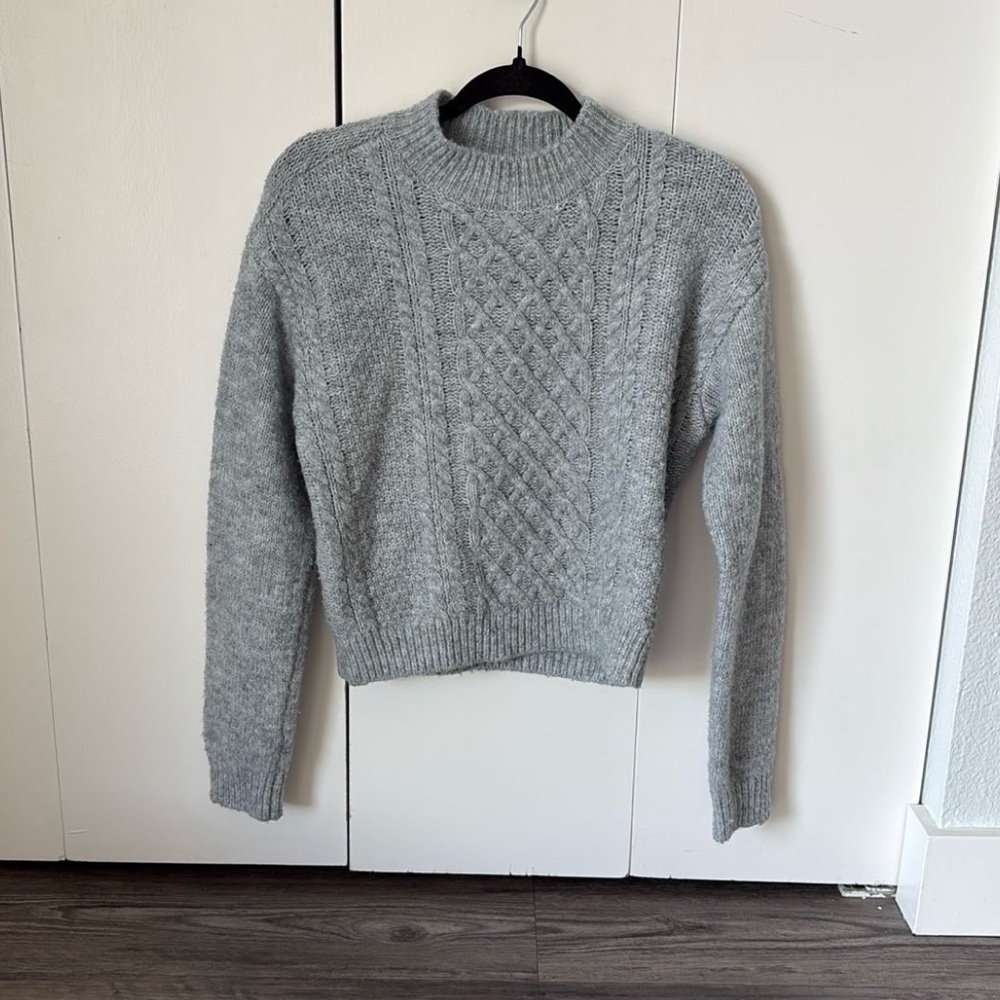 Melrose and Market Light Gray Cable Knit Sweater